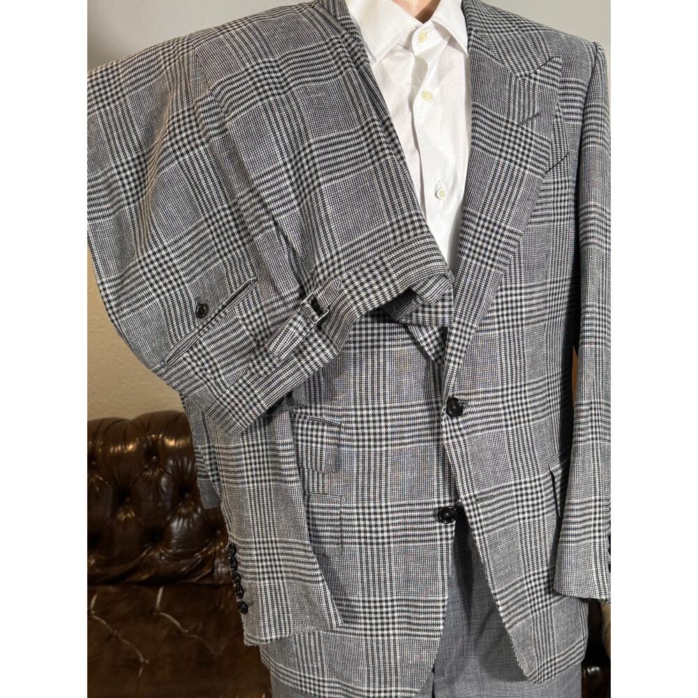 Tom Ford Prince of Wales Linen Suit Peak Lapel Shelton 48R 38R US 33x275 Trouser